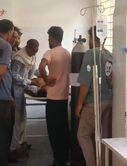 अस्पताल में मौजूद मृतक के परिजन