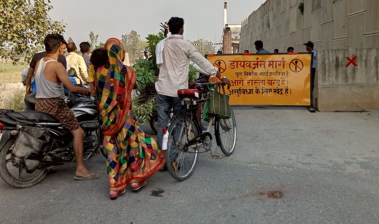 Pedestrians kept wandering due to closure of railway crossing