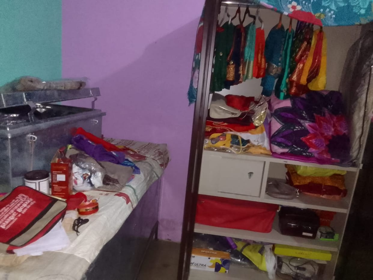Theft in Rahmat Nagar and Murtiha in the same night
