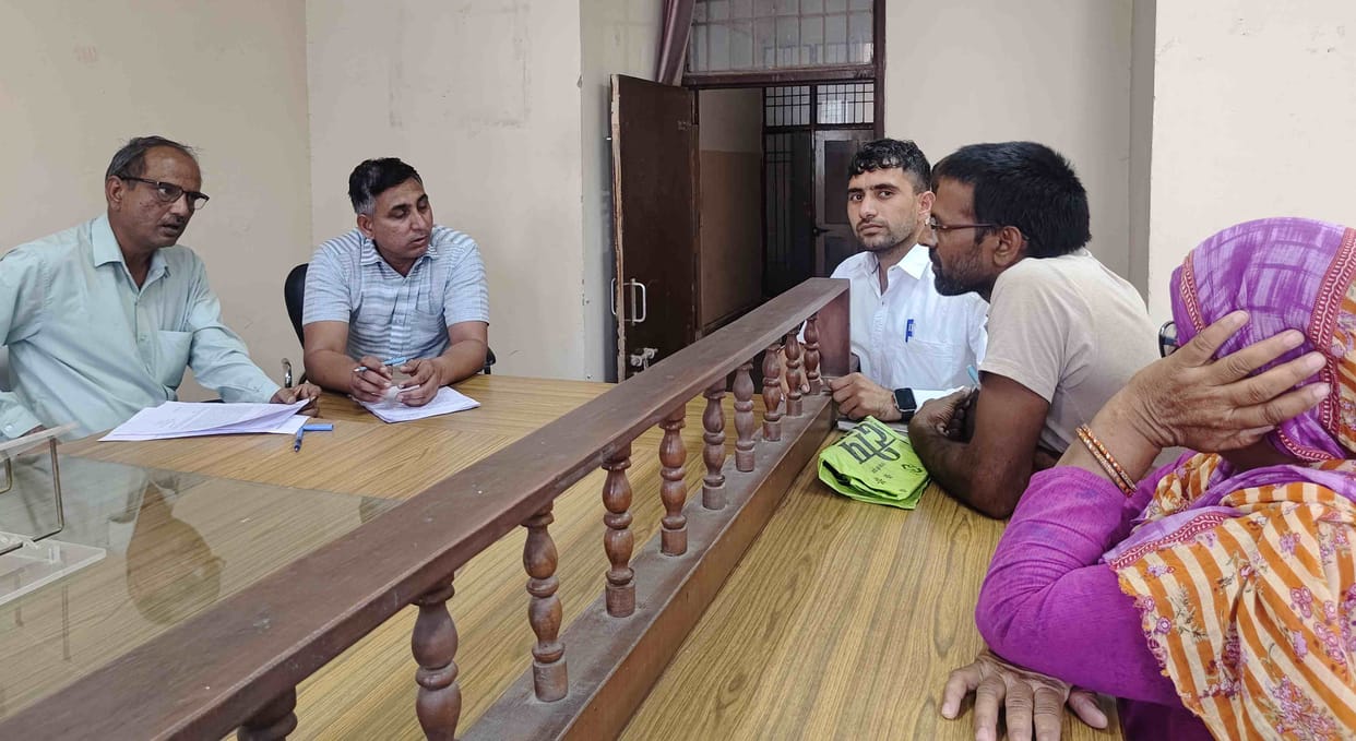 Tehsildar listened to the complaints of citizens
