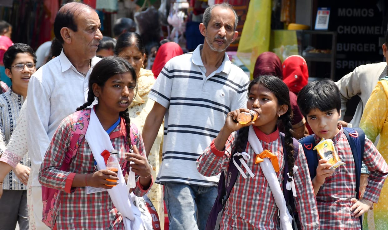 Temperature crosses 42, skin begins to burn due to heatstroke