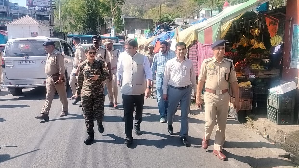 Flag march taken out in Jwalamukhi, SP-DC participated