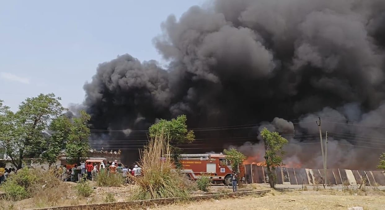 Two pieces of junk near Jharmajri

Warehouse burnt to ashes, loss worth lakhs