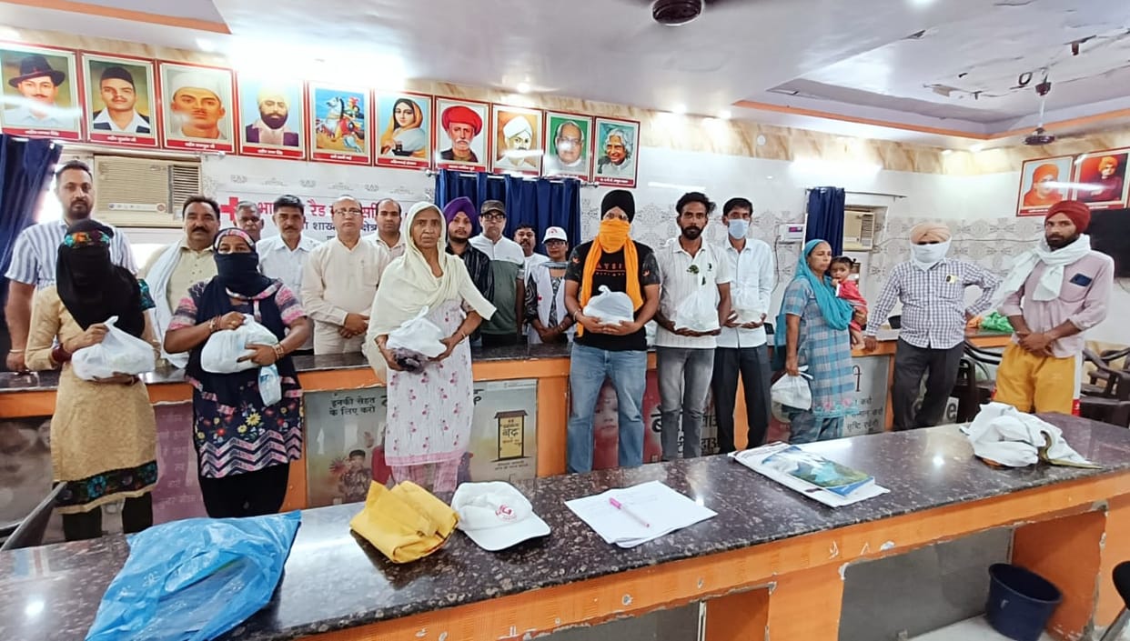 Protein kit was presented to TV patients in a program organized at Panchayat Ghar Jhansa.