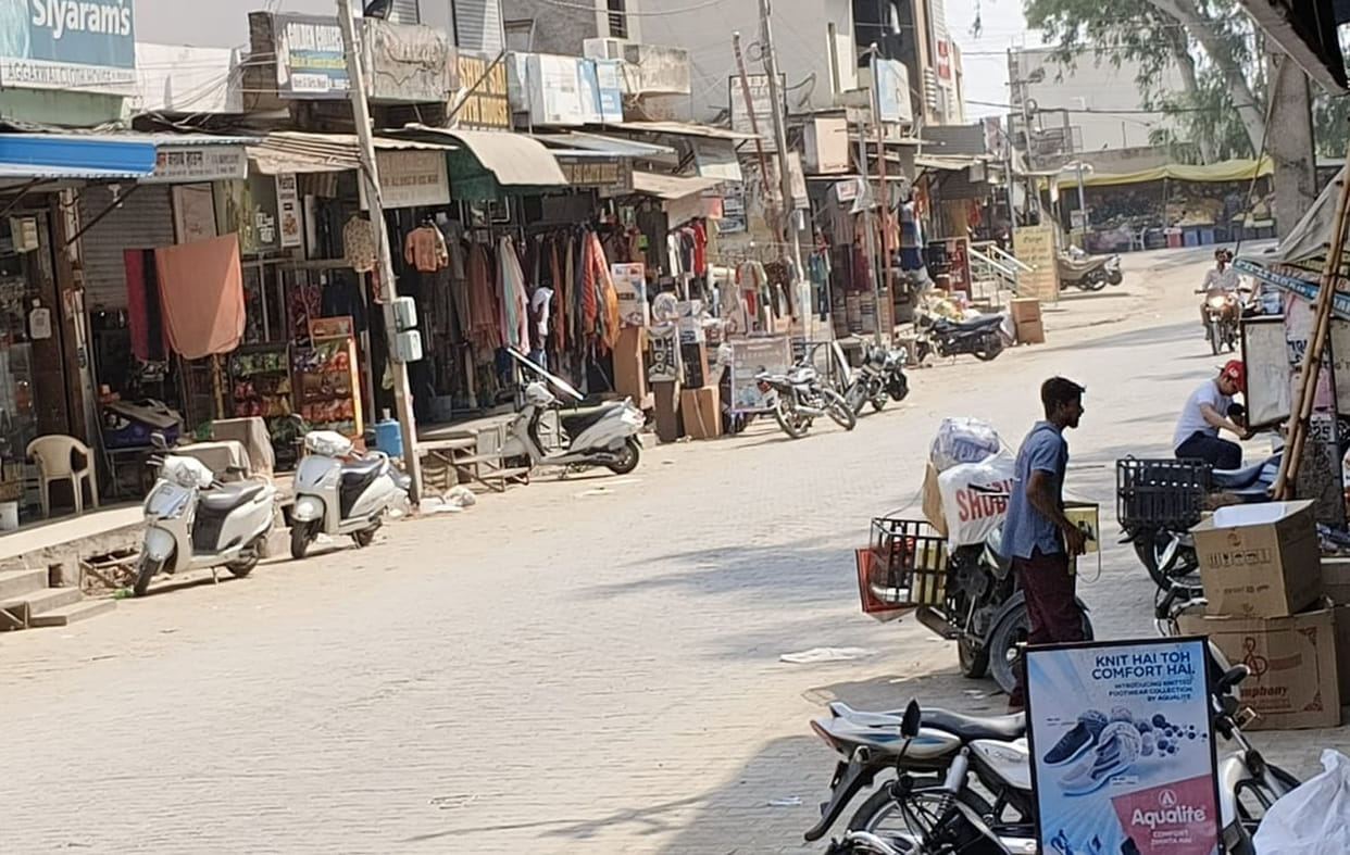 There is silence in the market due to Nautapa, people are being tormented by the scorching heat.