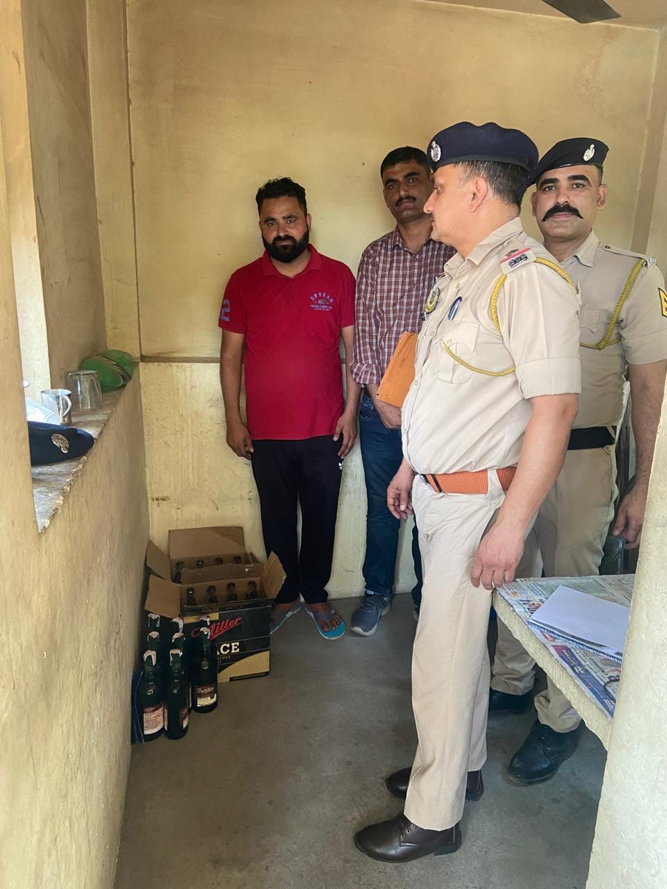 illegale wine recver from vehicle in bahraal check post