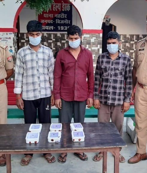 Three arrested for cheating Rs 6 lakh by showing fear of death
