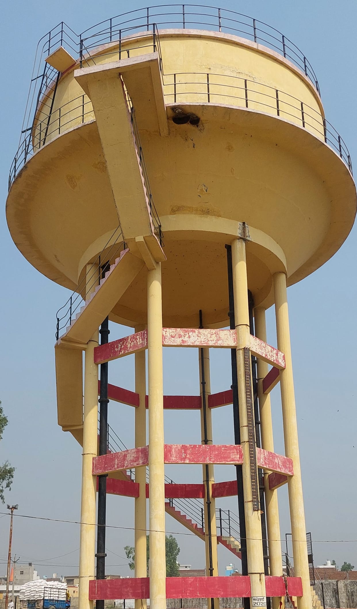 Supply stopped from overhead tank, 850 families are not getting water in summer