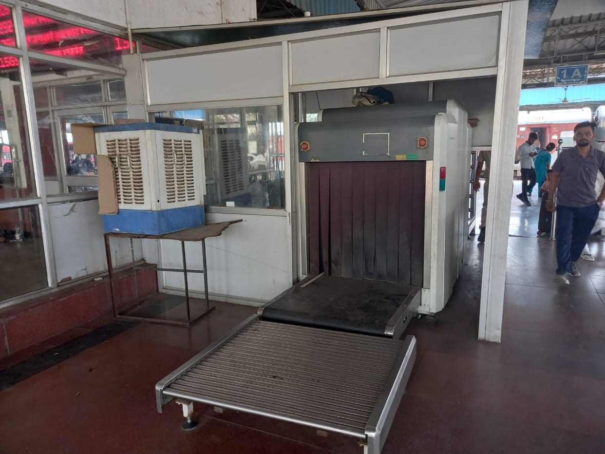 The station's luggage scanner is out of order for seven months