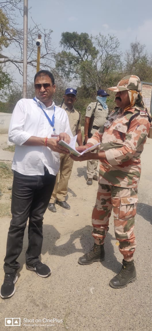 General supervisors are continuously inspecting the field in the scorching heat.