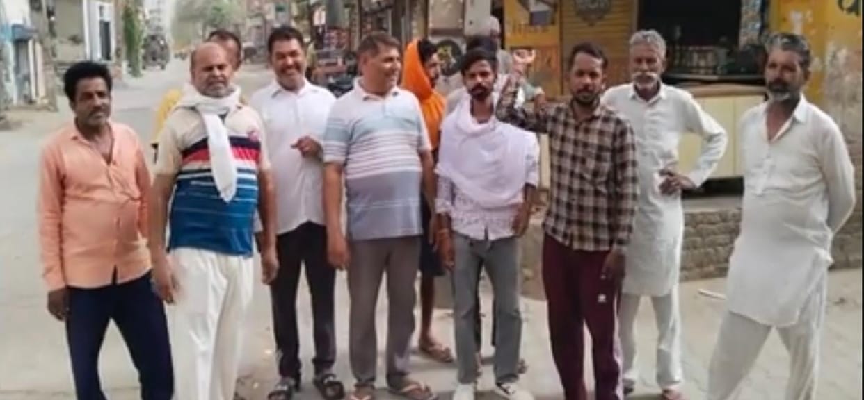 People of Ward 8 protested due to hanging electrical wires.