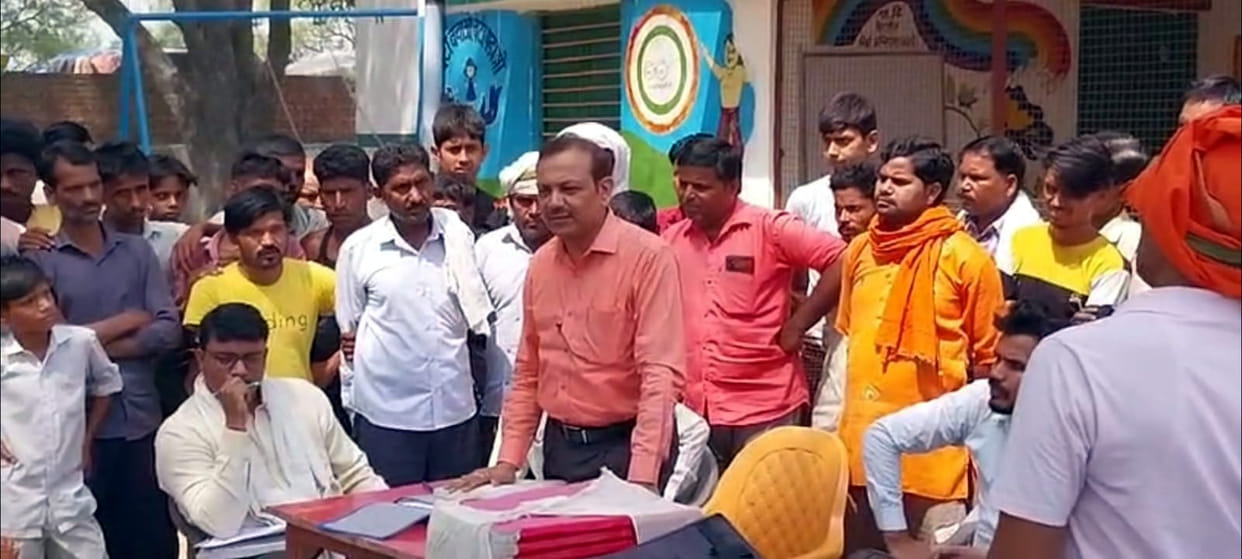 Consolidation officers reached Sirtaul, farmers protested