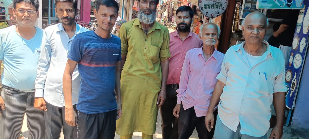 Shopkeepers protested against unannounced power cuts