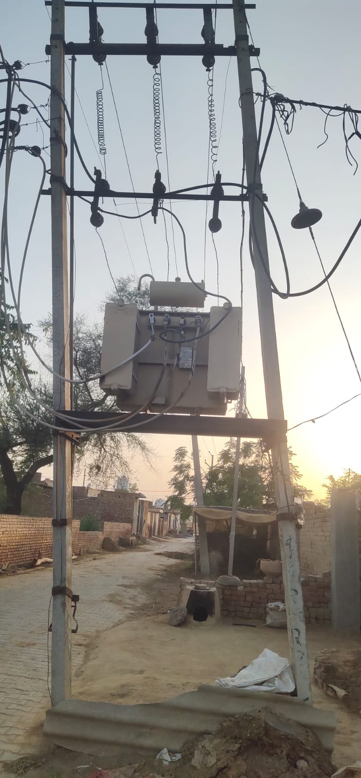 One crore units of electricity is being consumed every day, transformers are burning