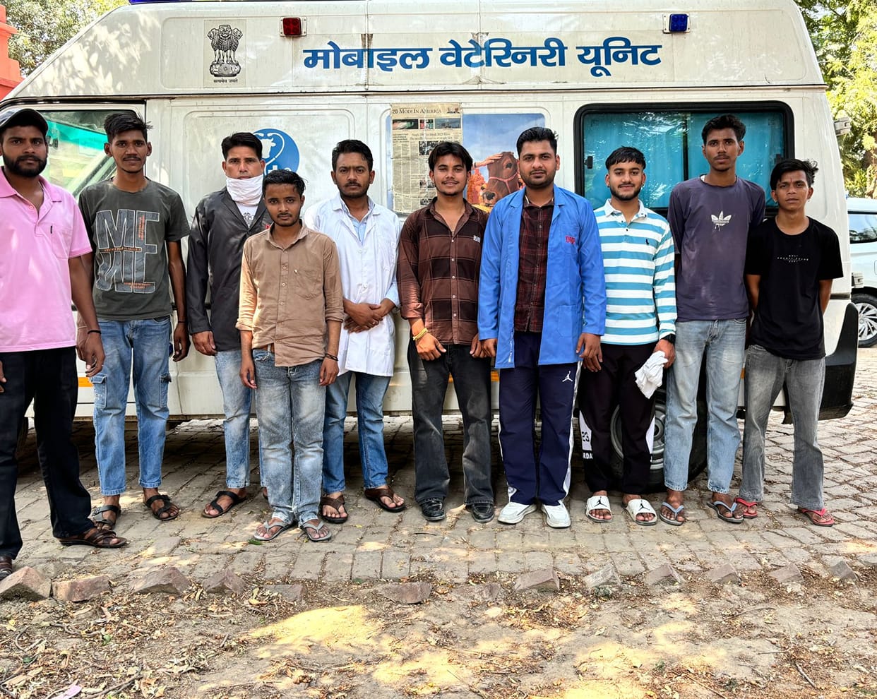 Now mobile veterinary van will reach as soon as information is received for the treatment of animals.