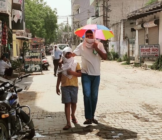 Due to heat and heat, sales of towels, glasses and umbrellas increased.