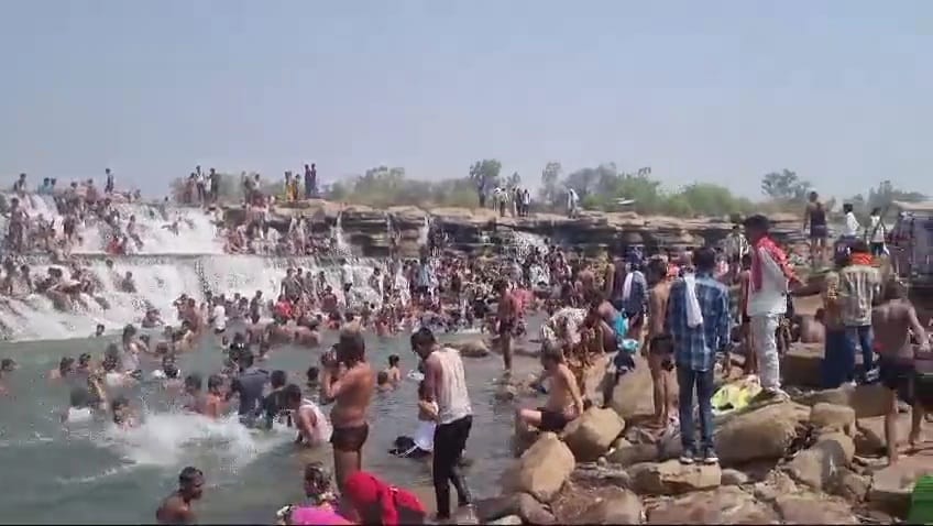 Ban imposed on bathing in Bhadbhada waterfall after death of youth, SDM imposed section 144