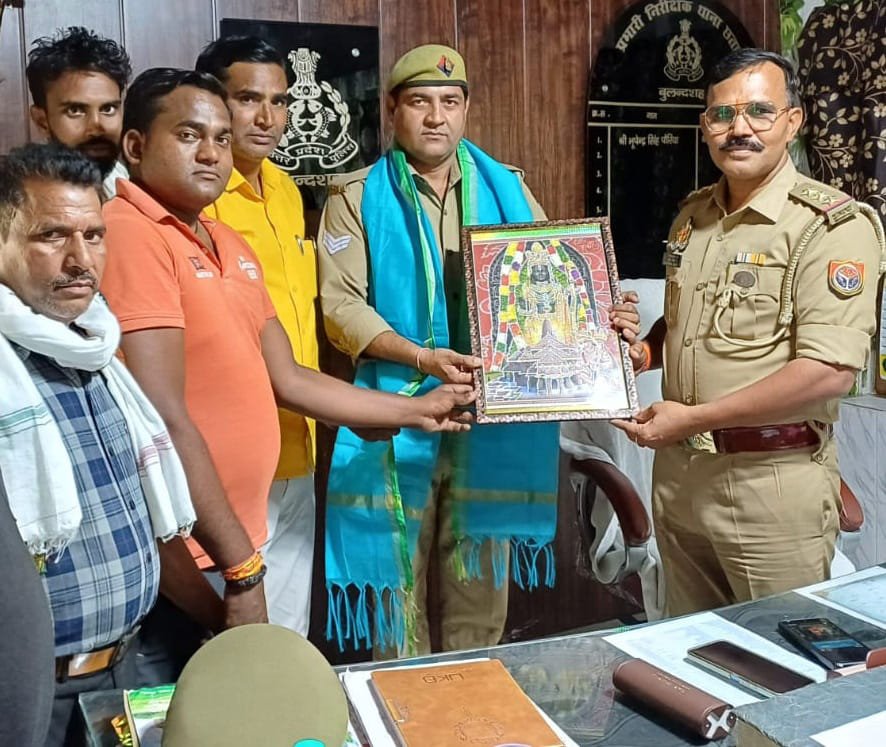 Head constable who saved monkey's life honored