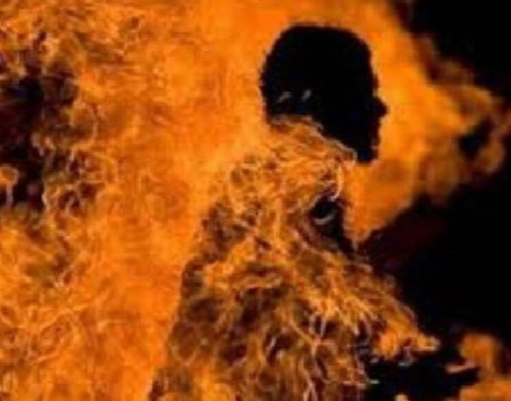 In Gorakhpur,  I am God... saying this the old man set himself on fire