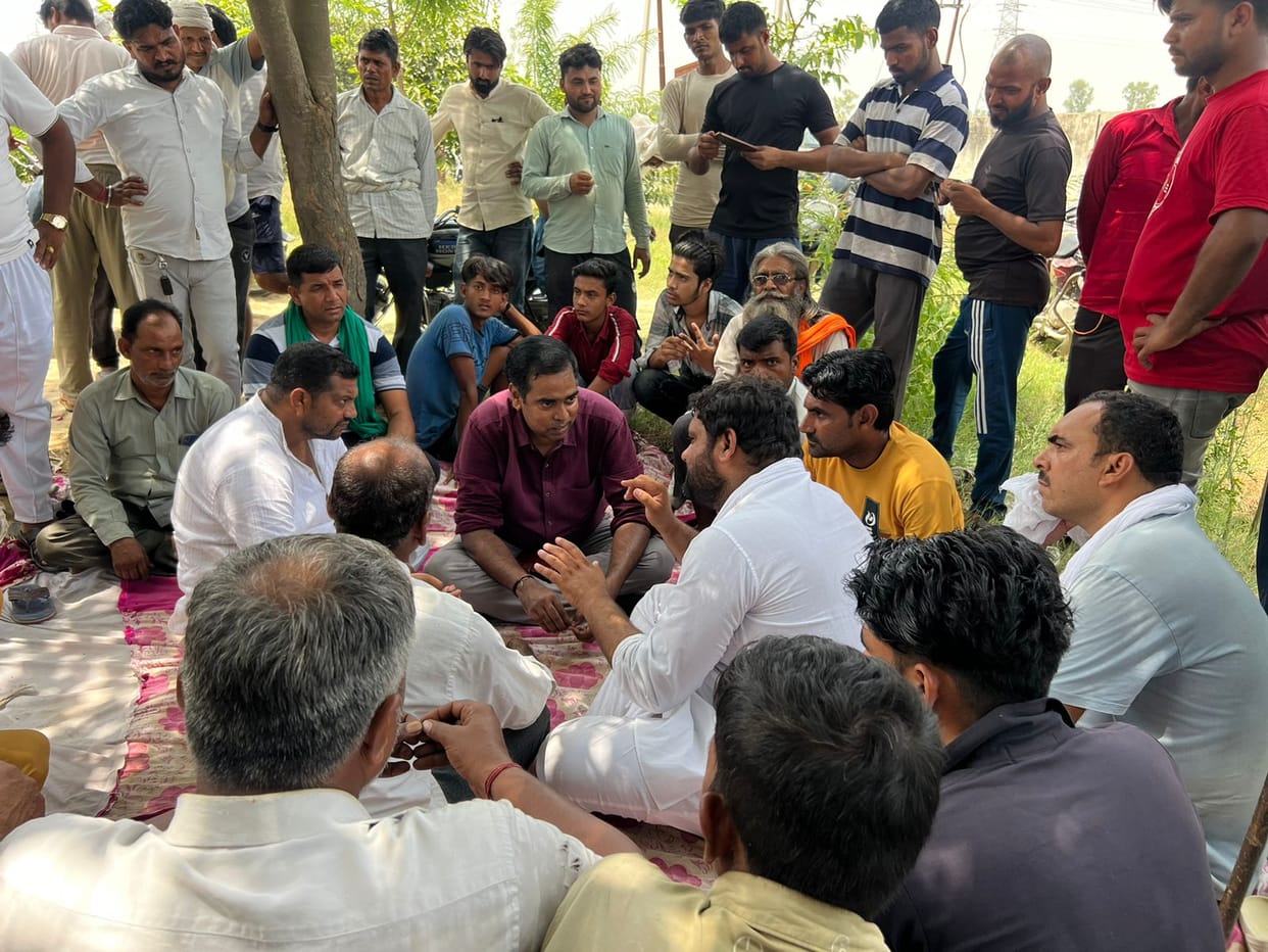 Uproar among farmers upset due to lack of electricity in scorching heat