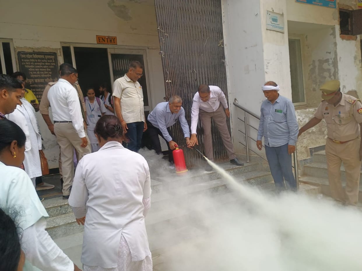 Medical college staff learned fire prevention methods