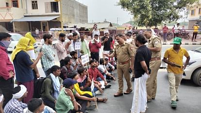 Ayodhya News: Protest of teachers and students ineffective, examinations will be held in the university from today Protest by teachers and students ineffective, examinations will be held in the university from today