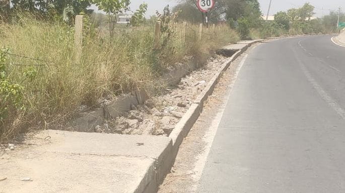 Drains made for drainage along the national highway were broken