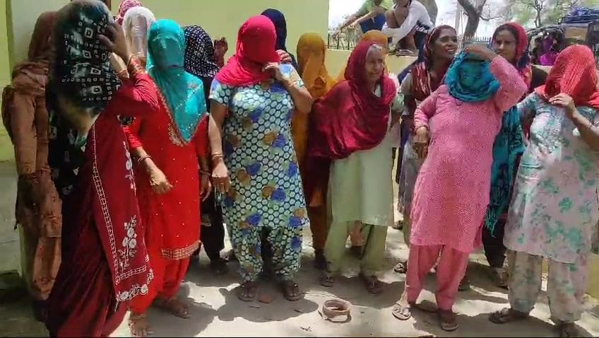 Troubled by the drinking water crisis, women demonstrated by breaking pots outside the SDO office.