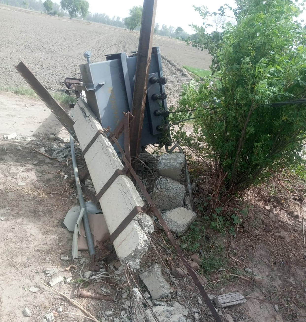 Some relief from storm and drizzle in the district, 128 poles broken in Ratia