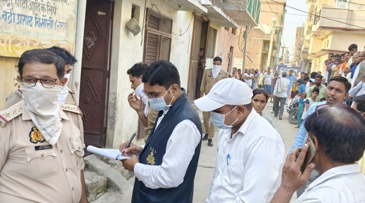 The body of a young man was found hanging from a noose, police arrived when foul smell spread in the locality