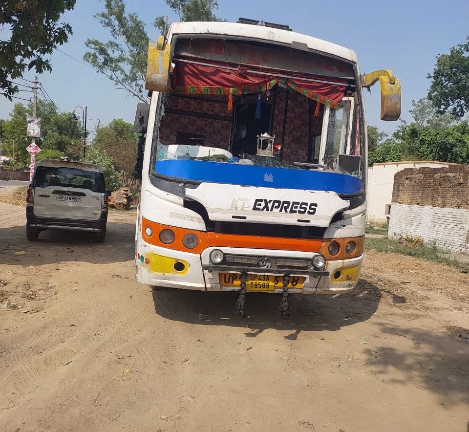 The bus driver applied brakes when the glass broke, Bolero collided from behind