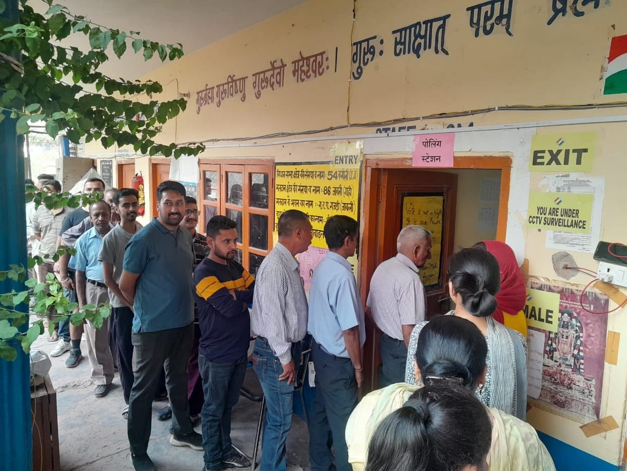 1366 police personnel in the district

Voting took place under guard in 592 centers