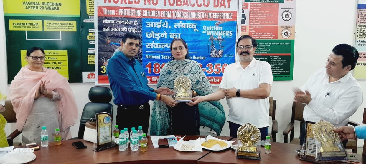 Oath administered to not consume tobacco, three gram panchayats got honours.