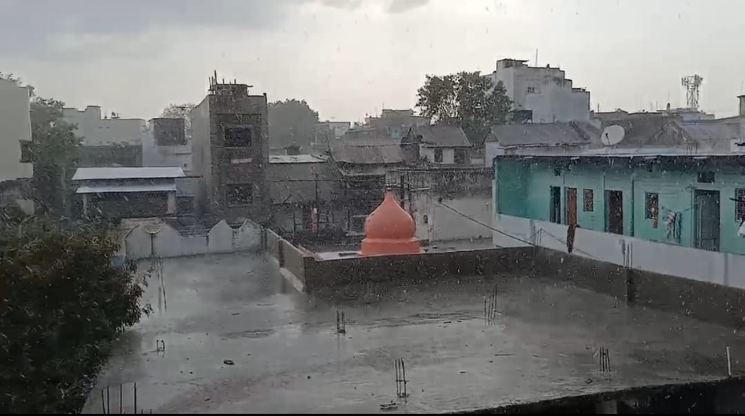 निमाड़ में अचानक बदला मौसम का मिजाज