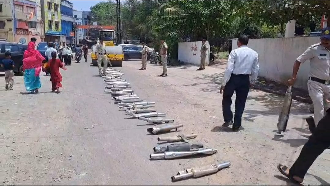 Khandwa Traffic police bulldozer run on silencers from Bullet Rajas bikes pressure horns taken out from buses