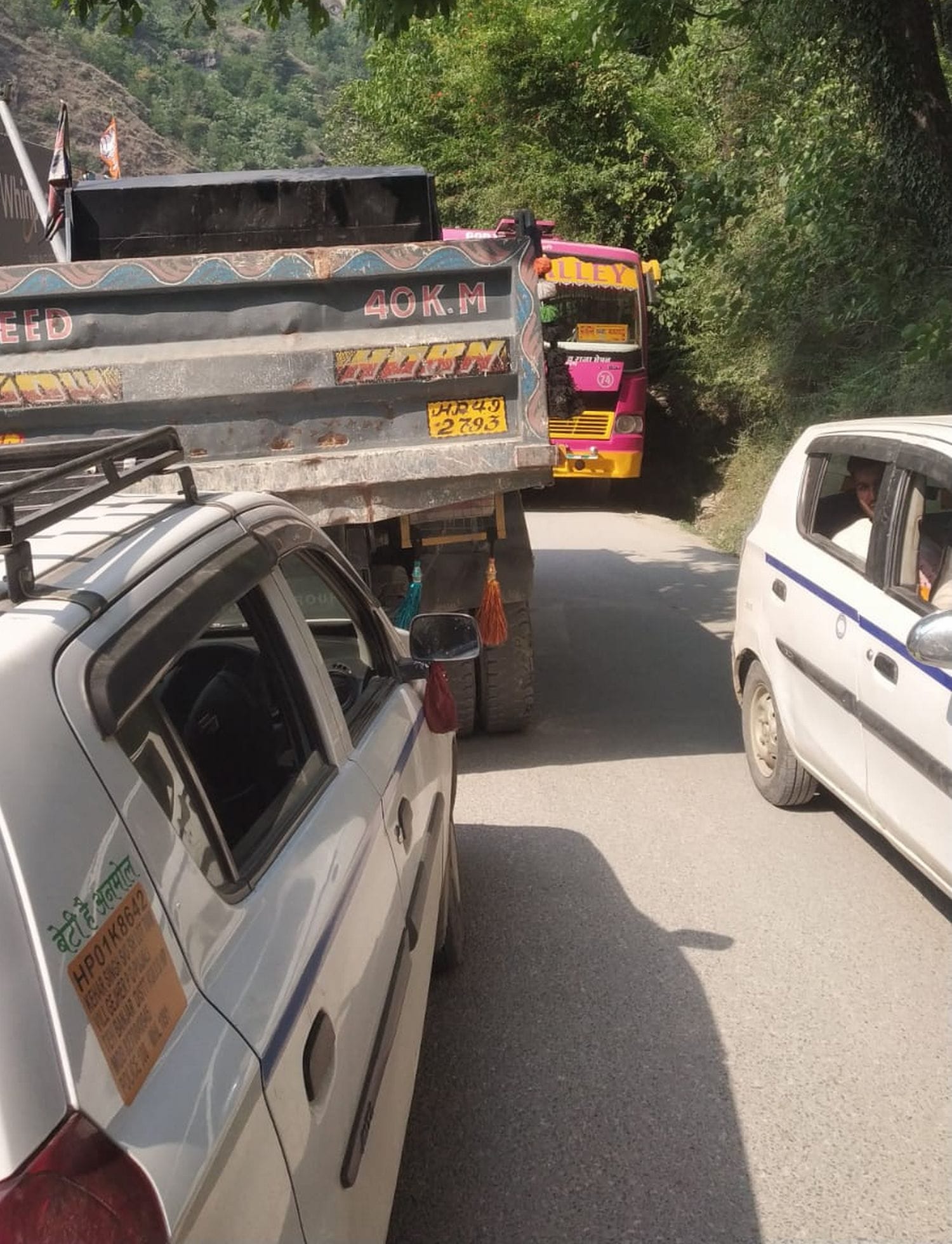 Flood of tourists gathered in Manali, 30,000 arrived