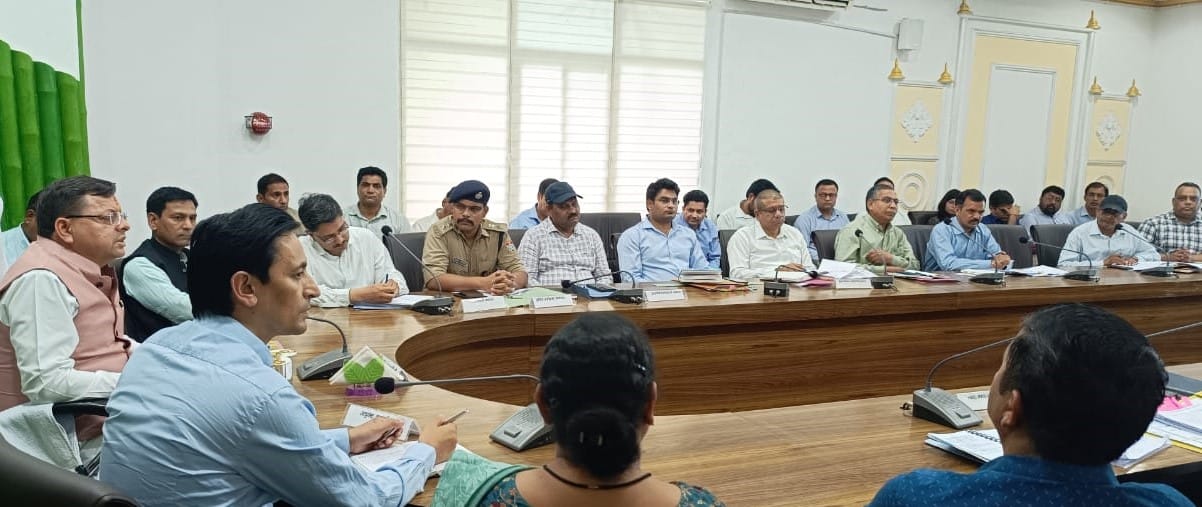 Officials should take people's electricity and water problems seriously: CM
