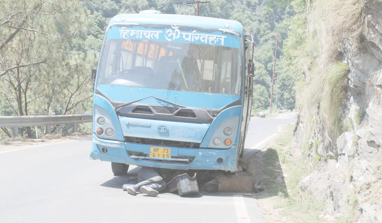 Buses going to pick up polling parties broke down midway