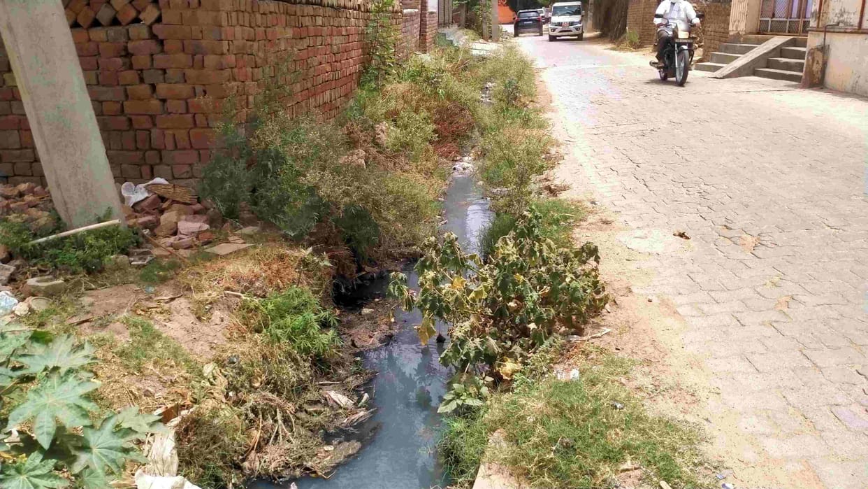 Drains clogged with filth, if cleaning is not done before monsoon, there will be problems.