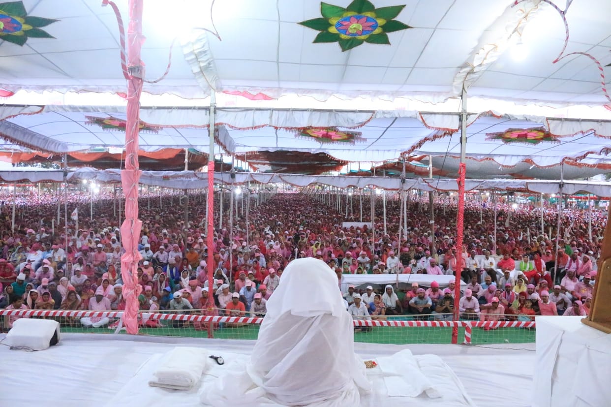 ujjain news: Jai Gurudev Baba Umakant Maharaj gave the nectar of Namdaan