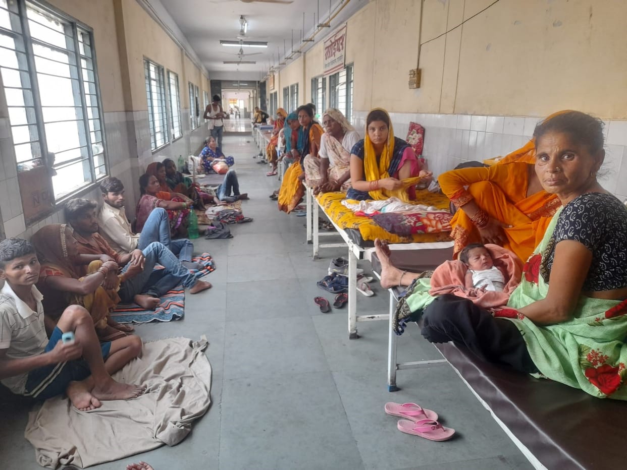 16 children admitted in children's ward suffering from vomiting and diarrhea