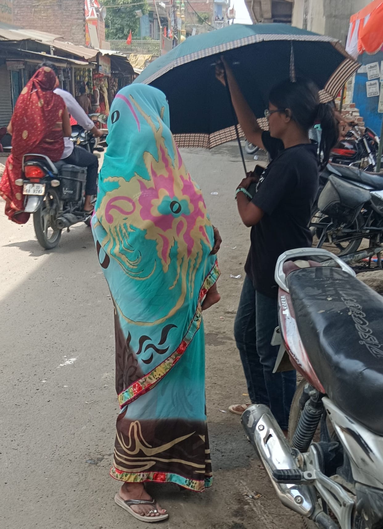 Heat wave continues, two people died