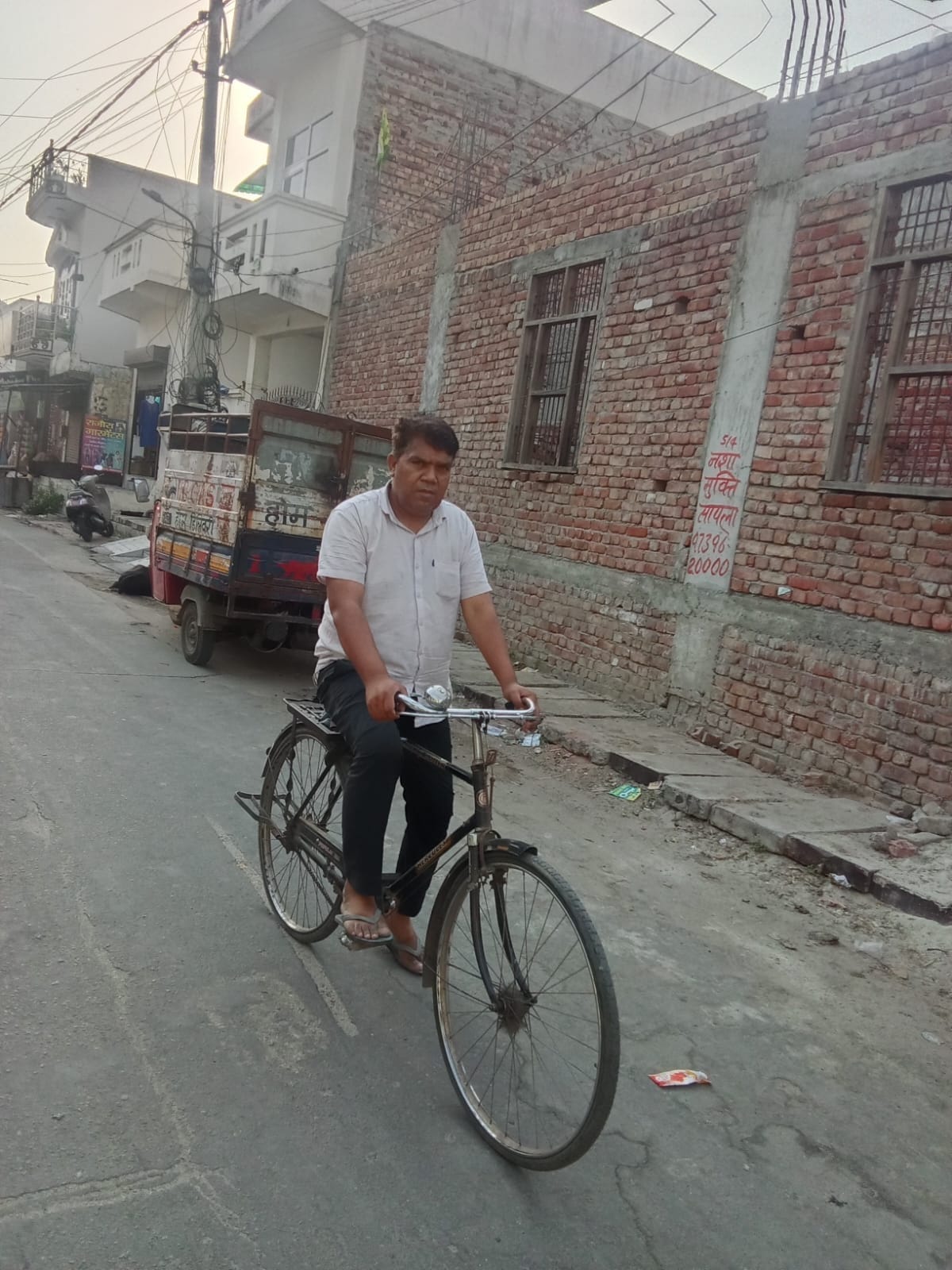 Environment lovers Pawan and Surendra ride a bicycle, not a car.