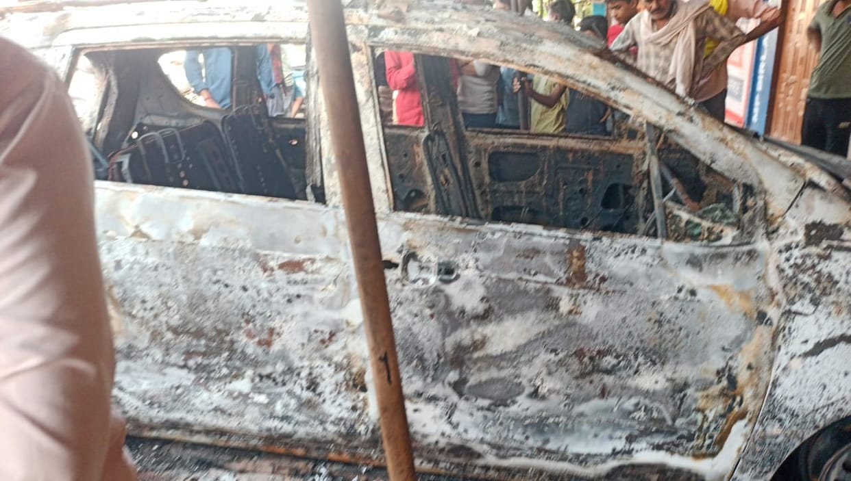 Unknown accused set fire to a car parked outside the house on Damoh Jabalpur Highway