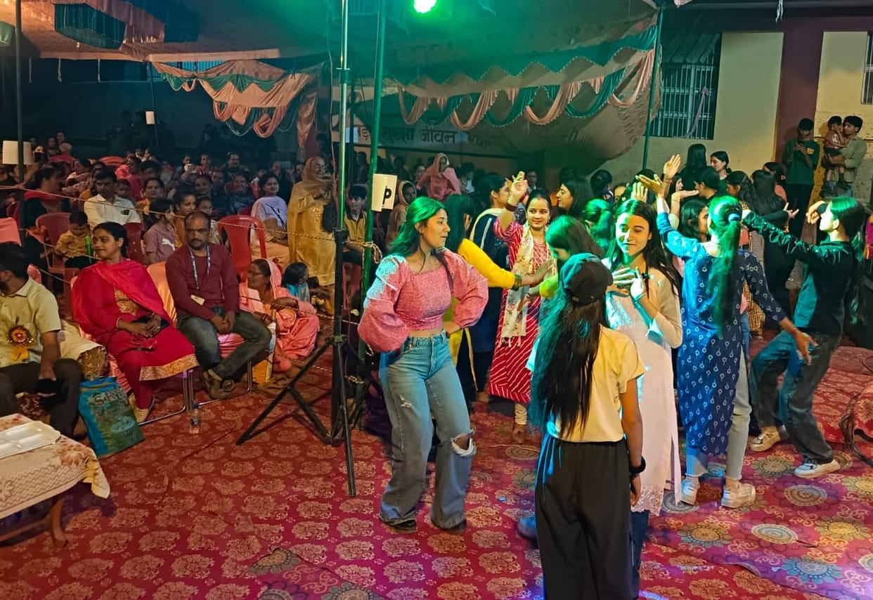 No soldiers of my age, audience danced to the song