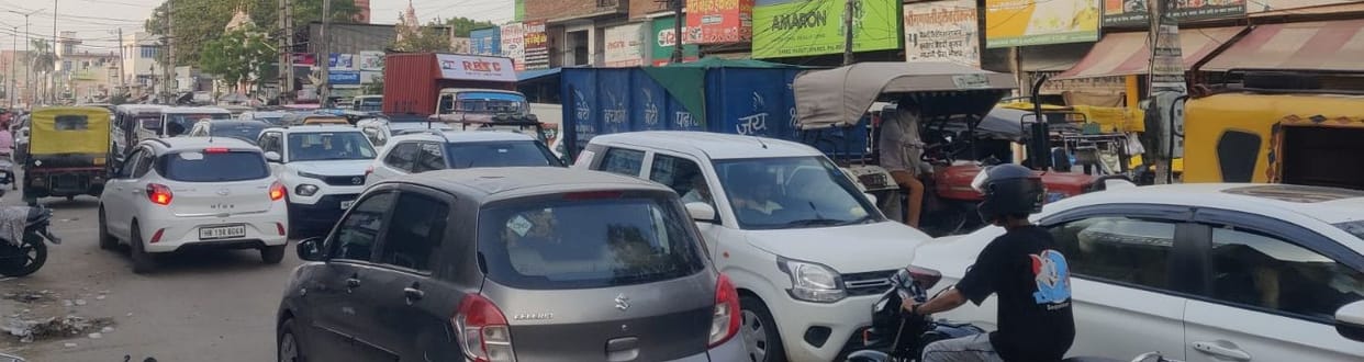 There is a traffic jam in Bhiwani city