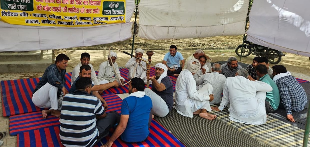 Farmers protest continues against lifting soil from drain