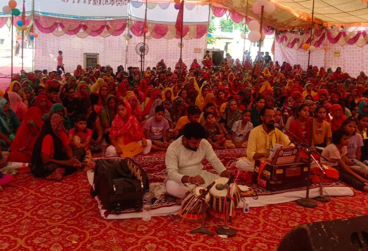 The venue echoed with cheers as soon as Lord Rama was born
