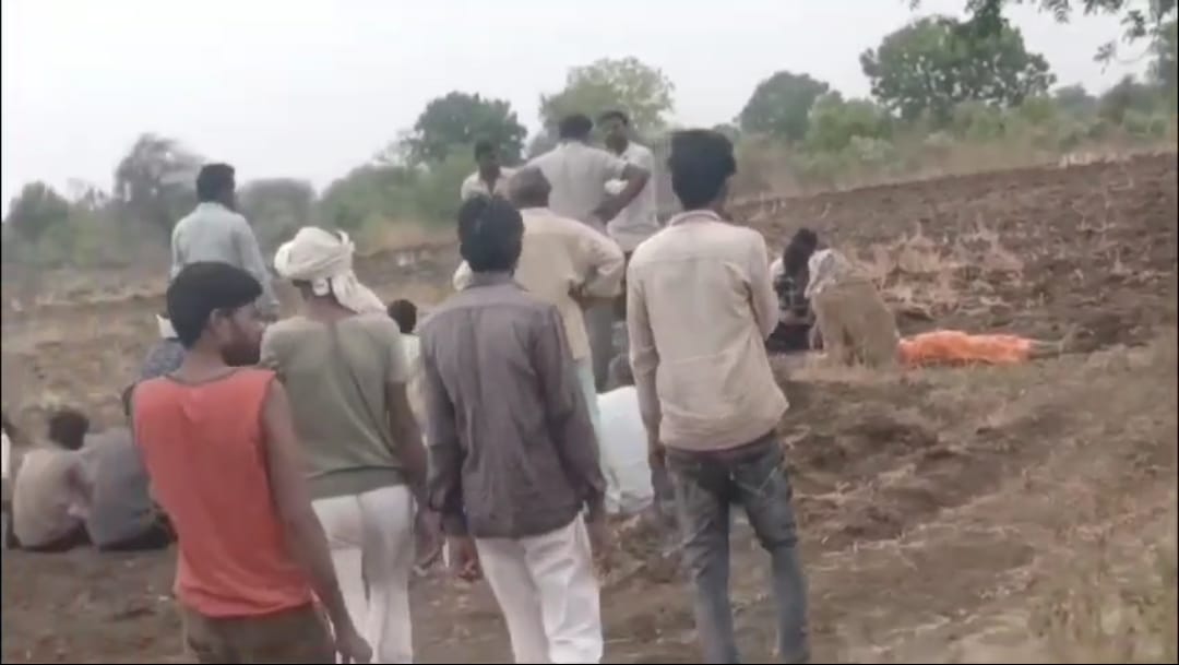 The mine collapsed on the women who had gone to extract soil to plaster their kutcha houses