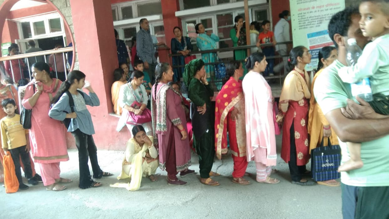 Crowd gathered in Regional Hospital Mandi, patients left sweating for treatment
